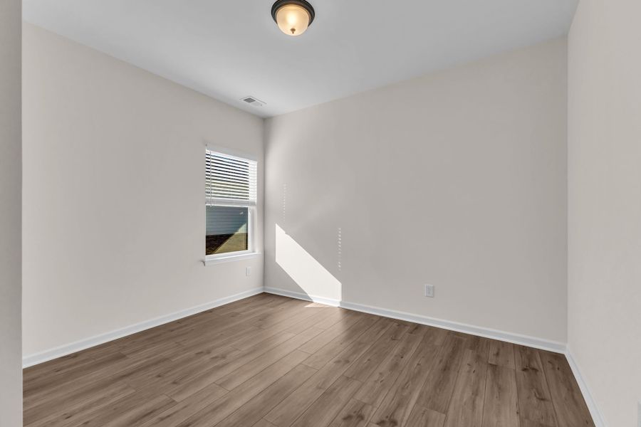 Spacious, unfurnished interior of a new home in Hampshire Hills, Columbia (Image 25).