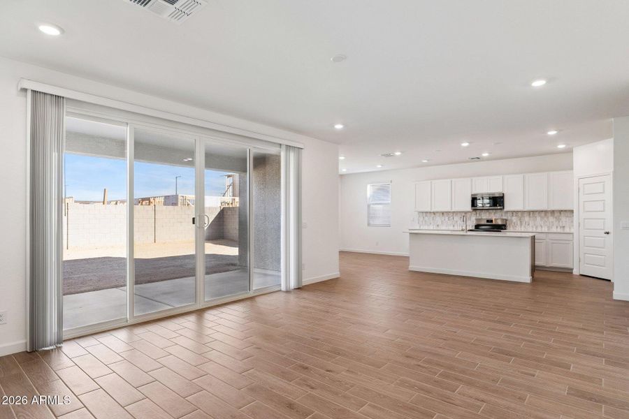 6-web-or-mls-24242-w-southgate-ave