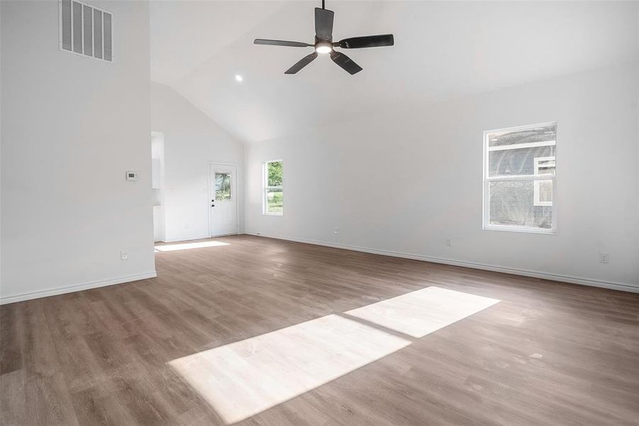 Spacious, unfurnished interior of a new home in , Whitewright (Image 10).