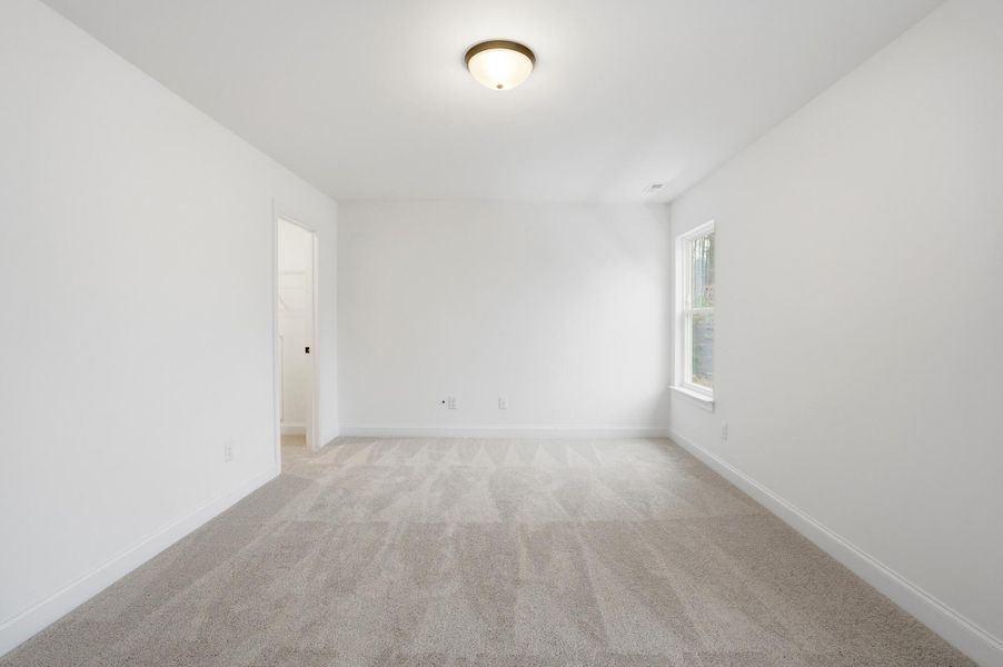 Spacious, unfurnished interior of a new home in Rone Creek, Waxhaw (Image 51).