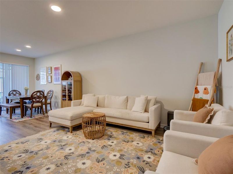 Furnished interior view inside a new home in , Orlando (Image 17).