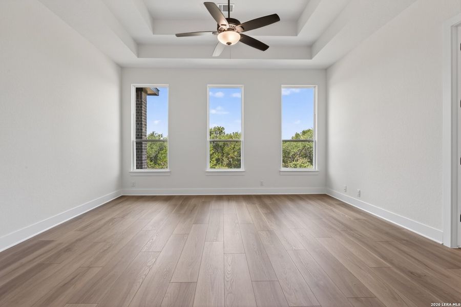 Spacious, unfurnished interior of a new home in Waldsanger, New Braunfels (Image 34).