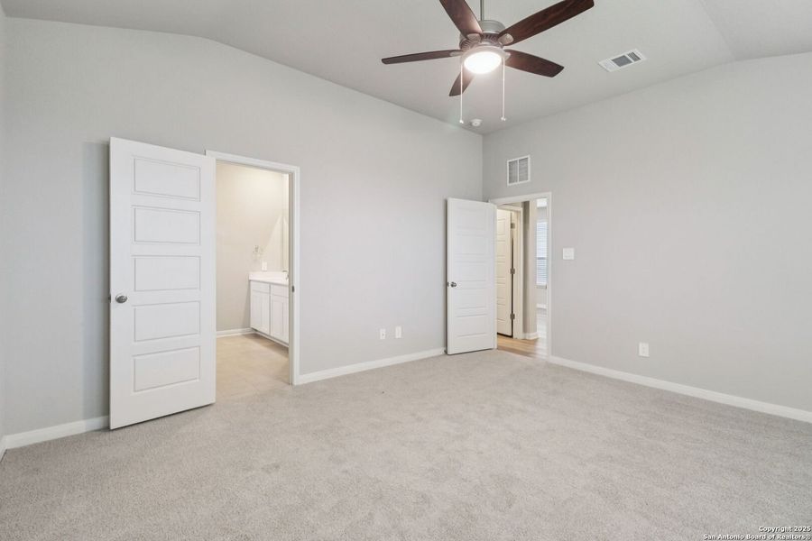 Spacious, unfurnished interior of a new home in Remington Ranch, San Antonio (Image 35).