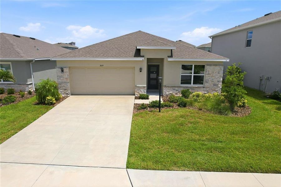 Front exterior of a new home in , Bradenton, FL, highlighting curb appeal (Image 28).