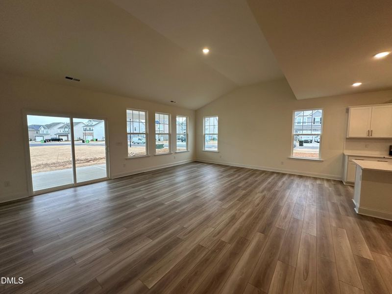 649 Hipwood LR_Breakfast