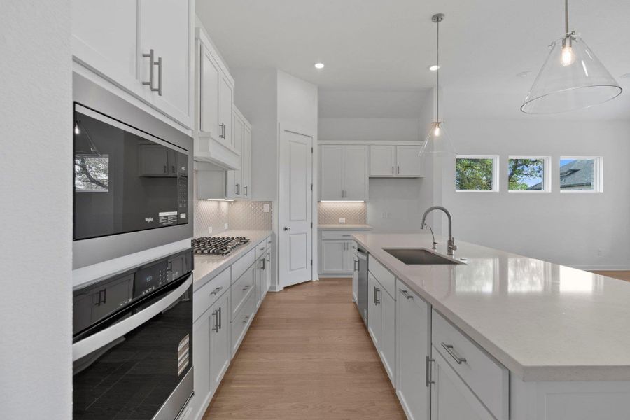 Stunning finishes in Light & Bright Kitchen Stunning finishes in Light & Bright Kitchen