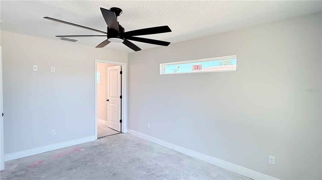 Spacious, unfurnished interior of a new home in , Ocala (Image 22).