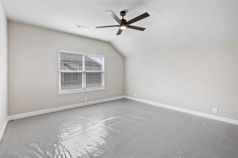 Spacious, unfurnished interior of a new home in Estates at Baker Park, Sherman (Image 23).