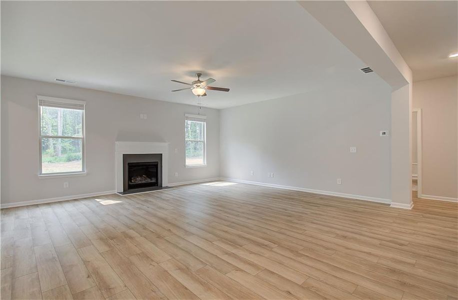 Spacious, unfurnished interior of a new home in Riverbend Overlook, Fayetteville (Image 12).