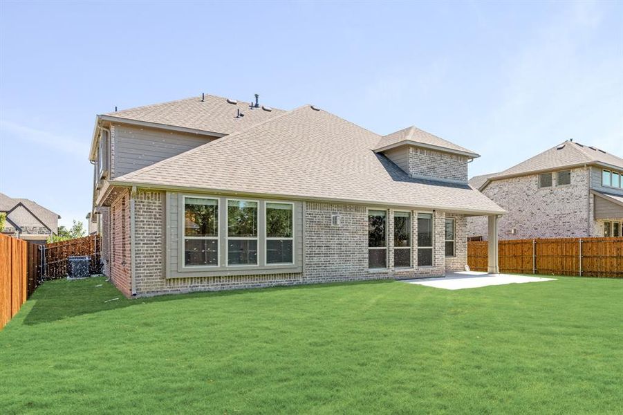 Exterior details and patio area of a home in Mockingbird Heights, Midlothian (Image 28).