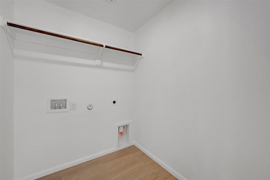 Spacious, unfurnished interior of a new home in Mobberly Farms, Pilot Point (Image 35).