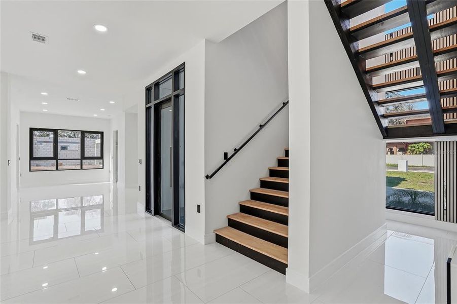 Spacious, unfurnished interior of a new home in , Tampa (Image 78).