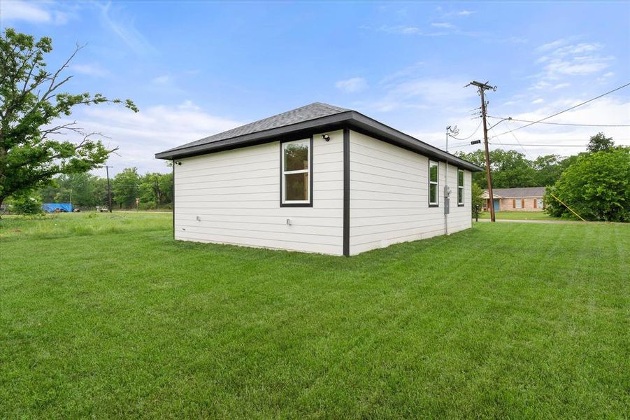 Exterior details and patio area of a home in , Dawson (Image 25).