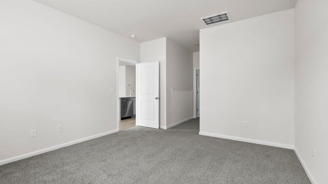 Spacious, unfurnished interior of a new home in Durbin Meadows Traditions, Fountain Inn (Image 27).