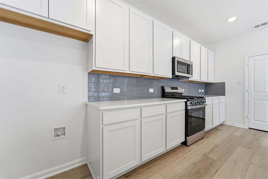 Furnished interior view inside a new home in Saddlebrook Estates, Waxahachie (Image 5).