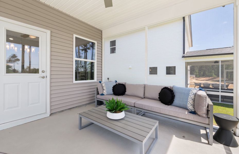 Representative exterior details of a home built from the Hampton by Pulte Homes in Wimberly, Angier (Image 3).