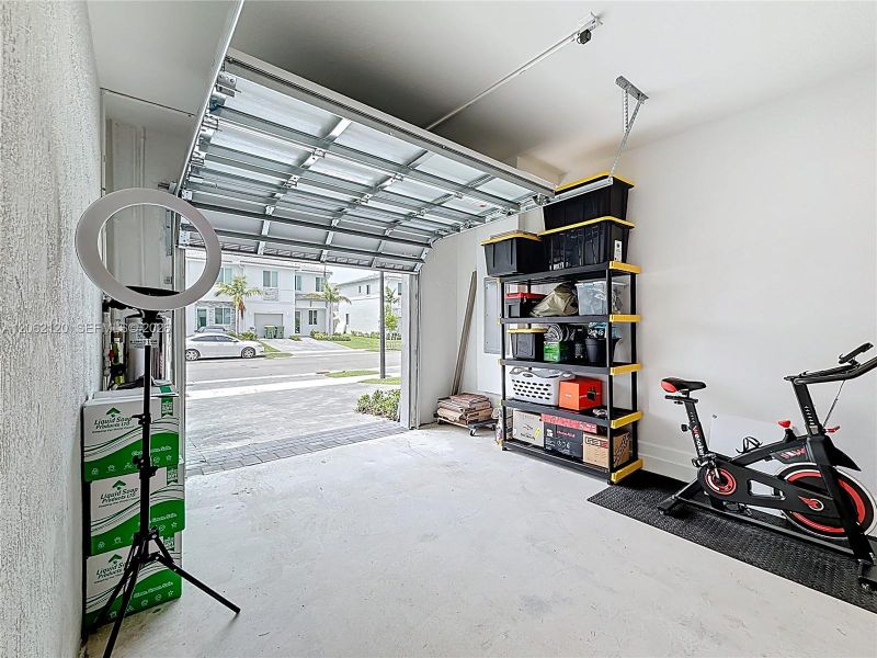 Spacious, unfurnished interior of a new home in , Homestead (Image 22).