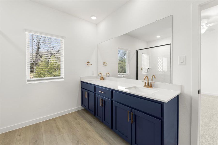 23. 2553 Lost Maples - Bath (4)