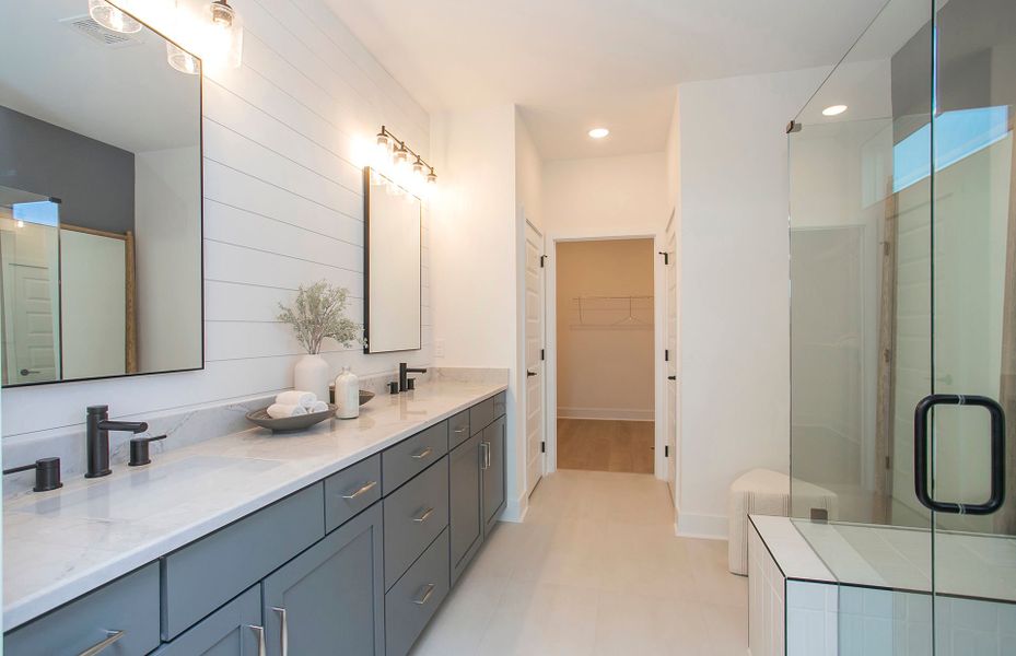 Palmary Owner's Bath in new homes for 55+ Active Adult community in Del Webb Barton Village