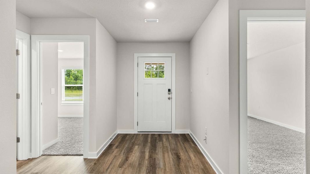 Spacious, unfurnished interior of a new home in Sunny Hills, Chipley (Image 15).