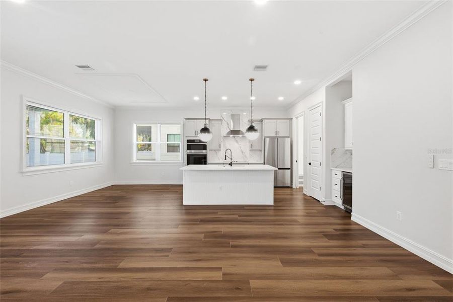 Spacious, unfurnished interior of a new home in , St. Petersburg (Image 25).