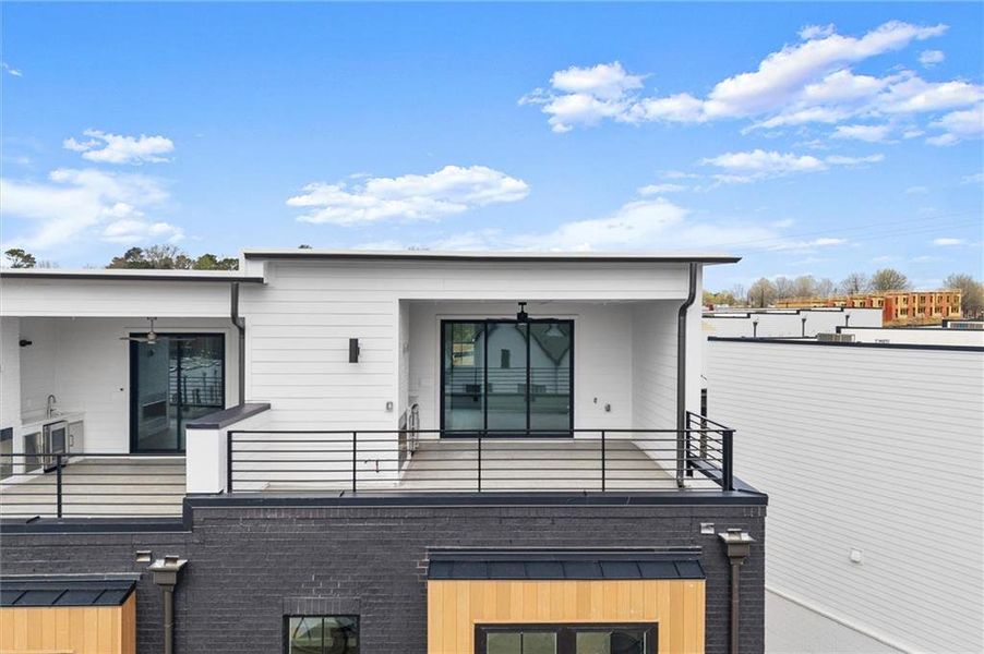 Exterior details and patio area of a home in , Alpharetta (Image 28).