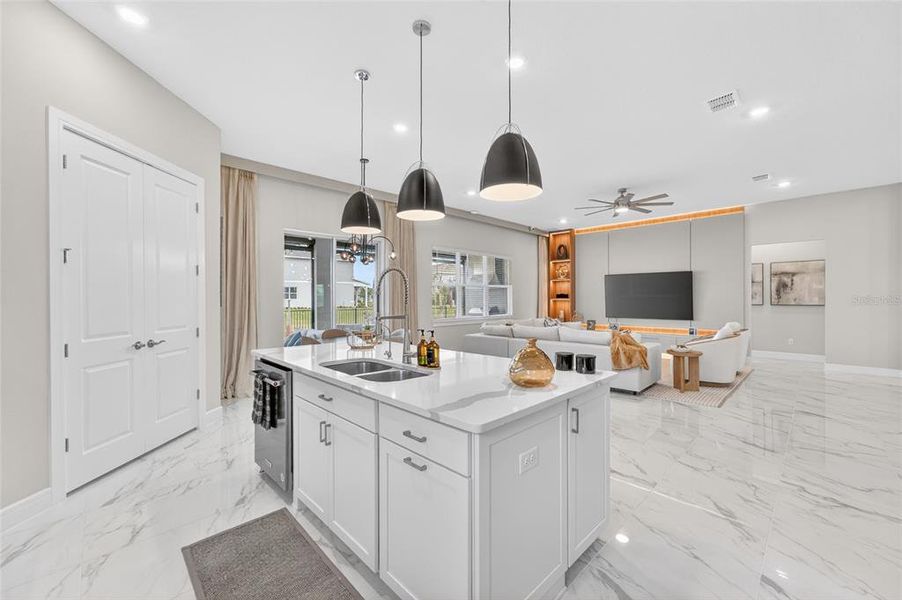 Furnished interior view inside a new home in , Orlando (Image 68).