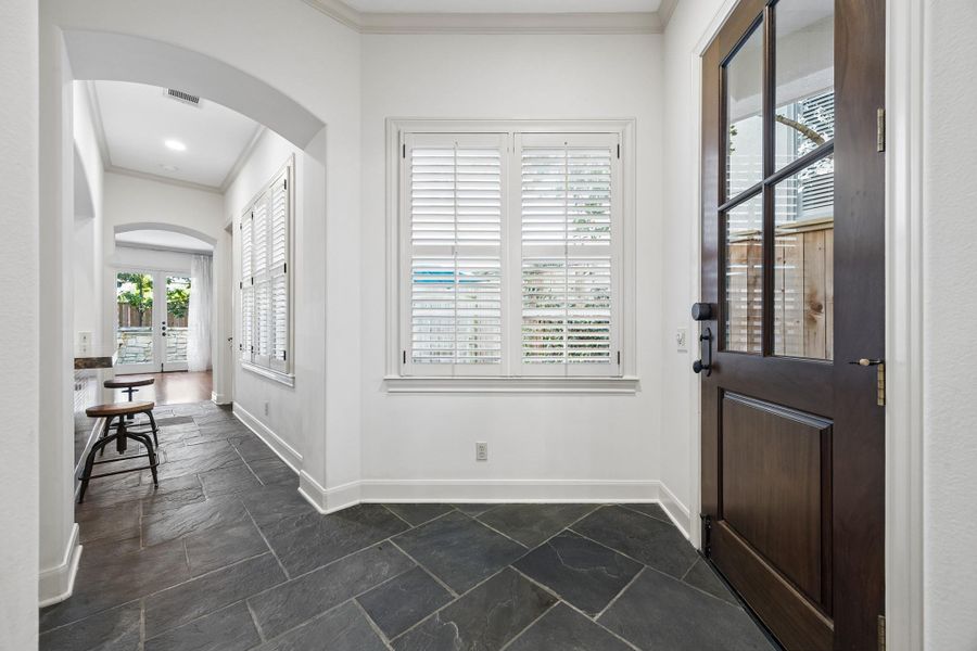 Entrance area to greet your guests ....
