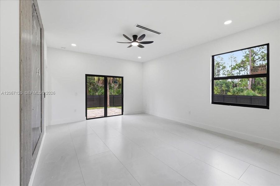 Spacious, unfurnished interior of a new home in , Lehigh Acres (Image 19).