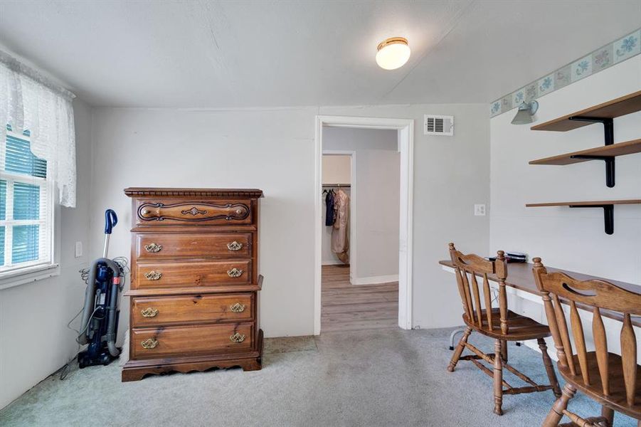 Furnished interior view inside a new home in , Itasca (Image 9).