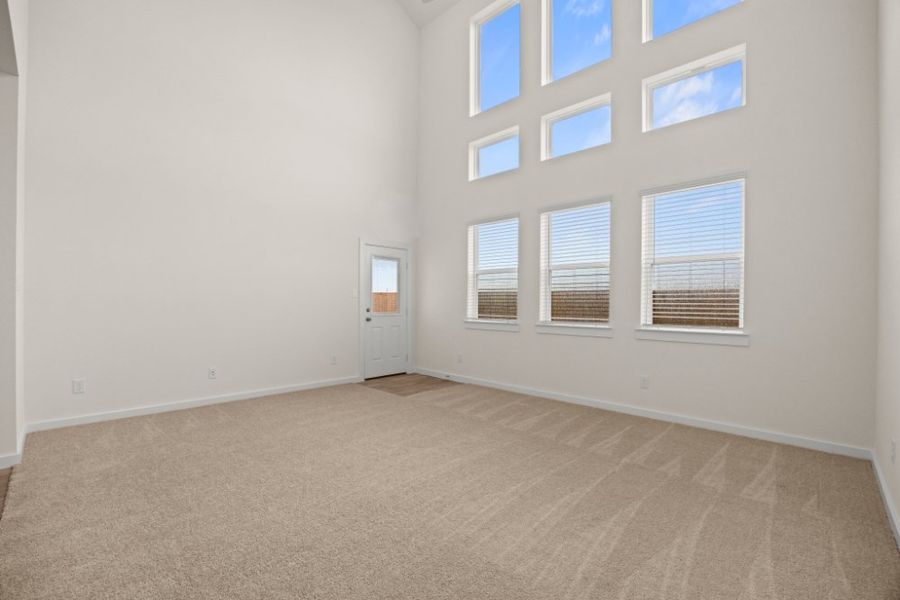 Spacious, unfurnished interior of a new home in Creekhaven, Rosharon (Image 15).