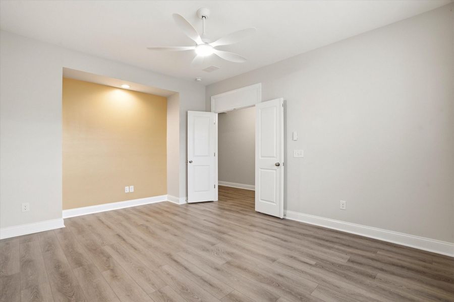 Spacious, unfurnished interior of a new home in , Summerville (Image 31).