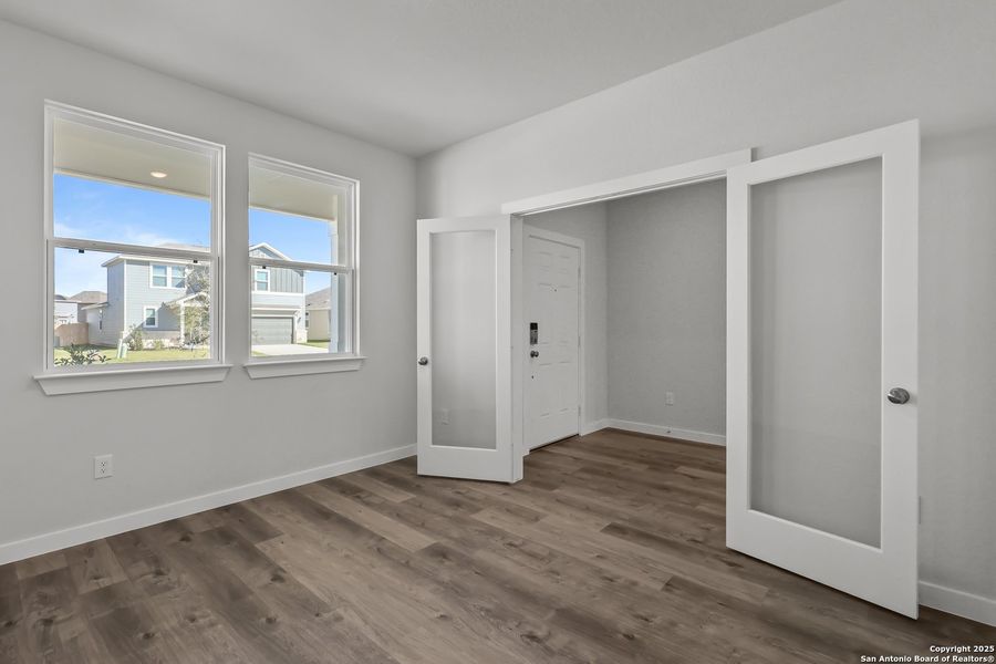 Spacious, unfurnished interior of a new home in Cinco Lakes, San Antonio (Image 20).