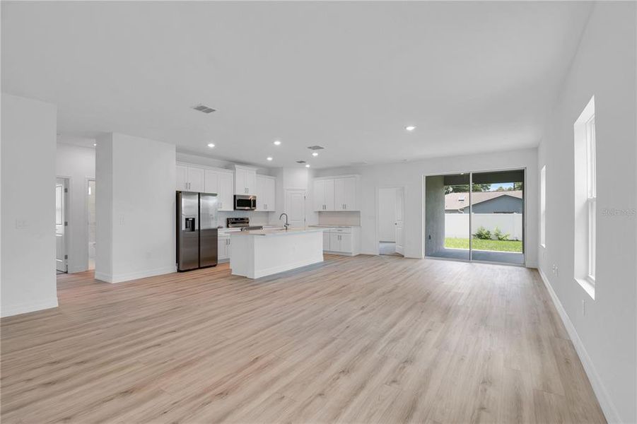 Spacious, unfurnished interior of a new home in , Ocala (Image 38).