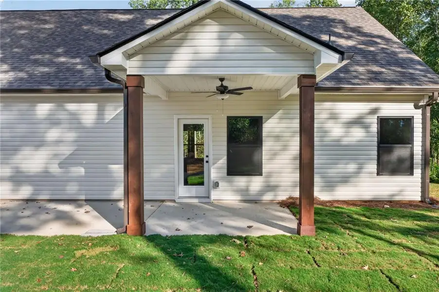 Exterior details and patio area of a home in , Dallas (Image 3).