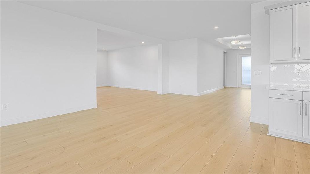 Spacious, unfurnished interior of a new home in Woodland Preserve, Parrish (Image 51).