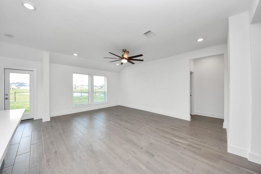 Spacious, unfurnished interior of a new home in Laurel Landing: Landmark Collection, Alvin (Image 19).