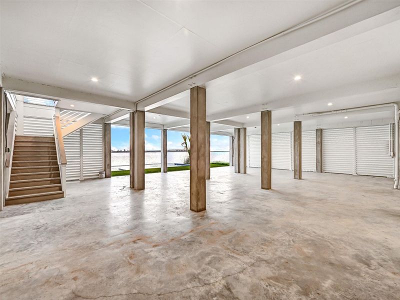 Spacious, unfurnished interior of a new home in , Galveston (Image 40).