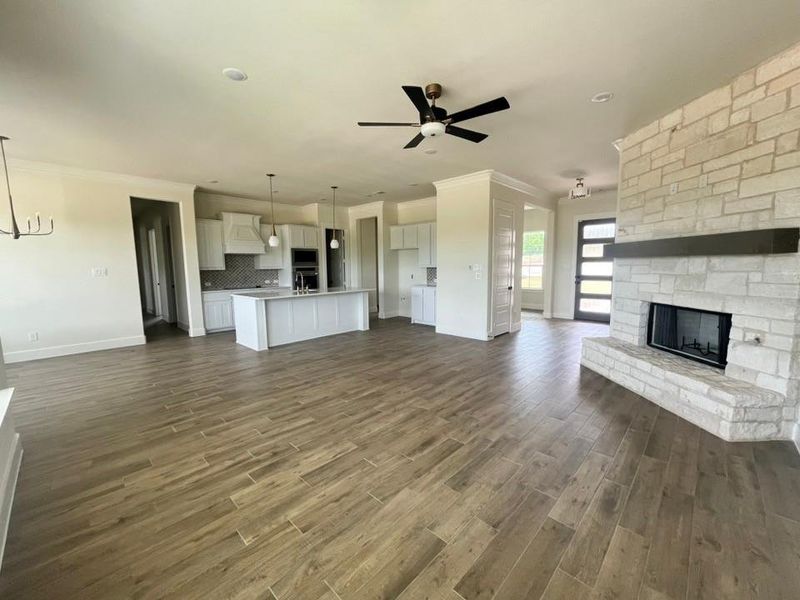 Spacious, unfurnished interior of a new home in Eagle Ridge Estates, Weatherford (Image 11).