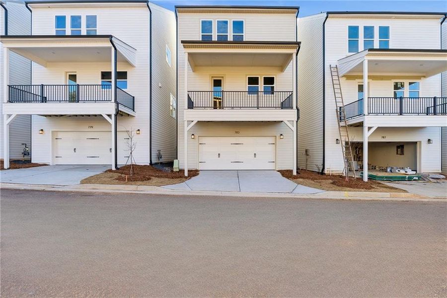 Exterior details and patio area of a home in Celesta, Decatur (Image 15).