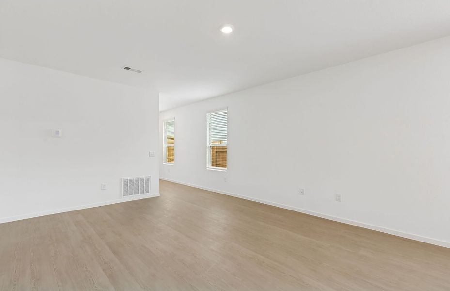 Spacious, unfurnished interior of a new home in Mavera, Conroe (Image 21).