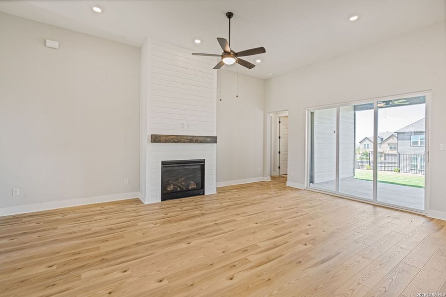 Spacious, unfurnished interior of a new home in Potranco West, Castroville (Image 13).