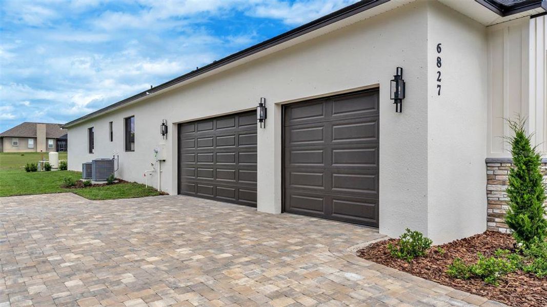 Exterior details and patio area of a home in , Lakeland (Image 30).