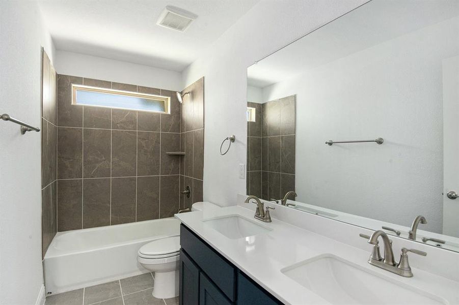 Furnished interior view inside a new home in , Sanger (Image 7).