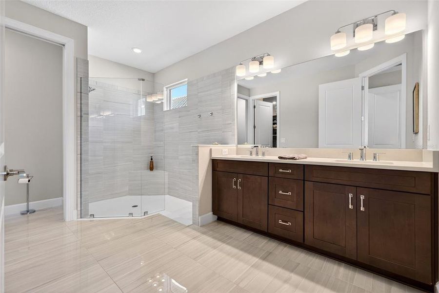 Furnished interior view inside a new home in , Bradenton (Image 7).