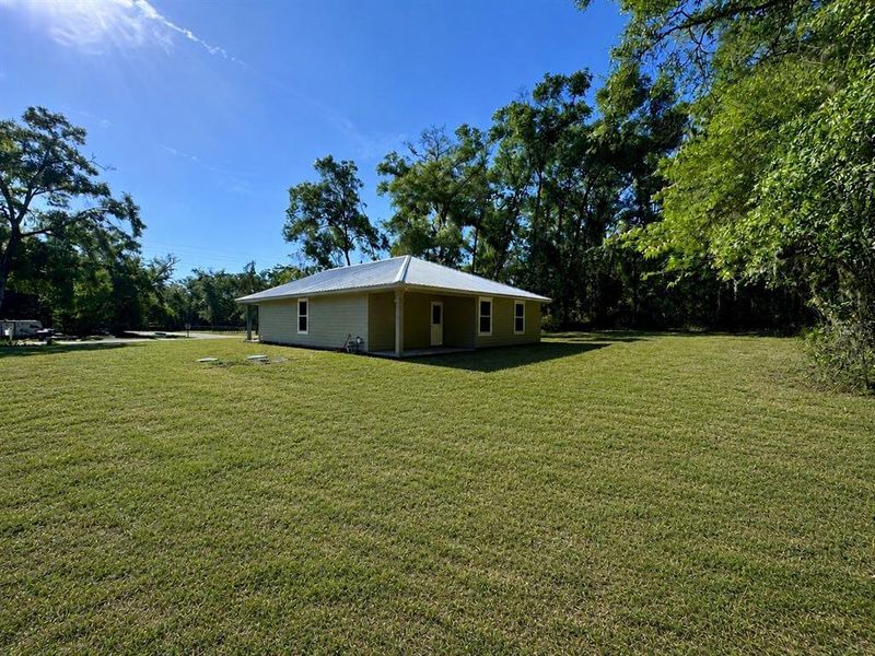 Exterior details and patio area of a home in , Trenton (Image 4).