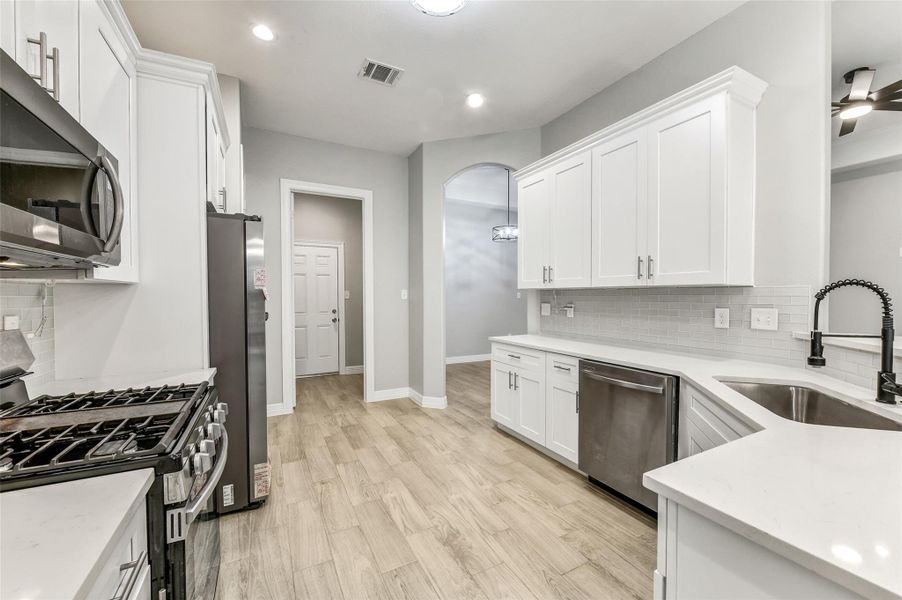 Furnished interior view inside a new home in , La Marque (Image 5).