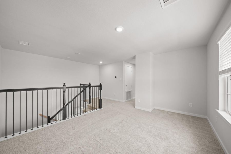 Spacious, unfurnished interior of a new home in Sunterra, Katy (Image 14).