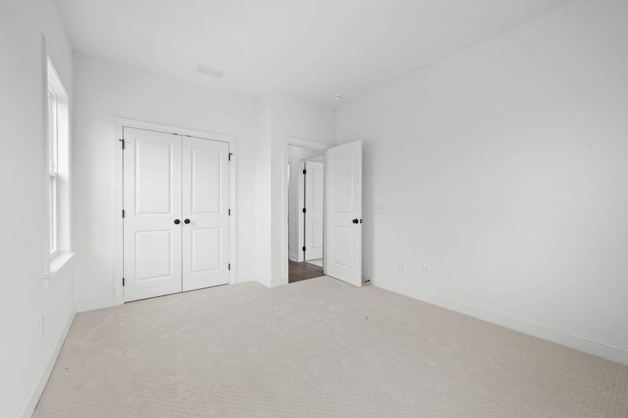 Spacious, unfurnished interior of a new home in , Summerville (Image 25).