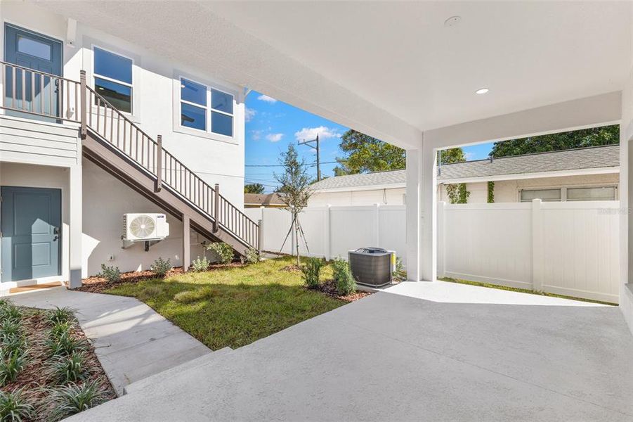 Exterior details and patio area of a home in , St. Petersburg (Image 22).